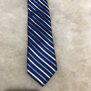 Roundtree & Yorke Tie